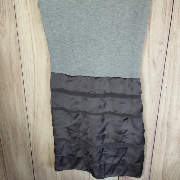 Janet Paris Gray Sleeveless Twisted Front Tiered Skirt Dress With Dual Material - Picture 7 of 9